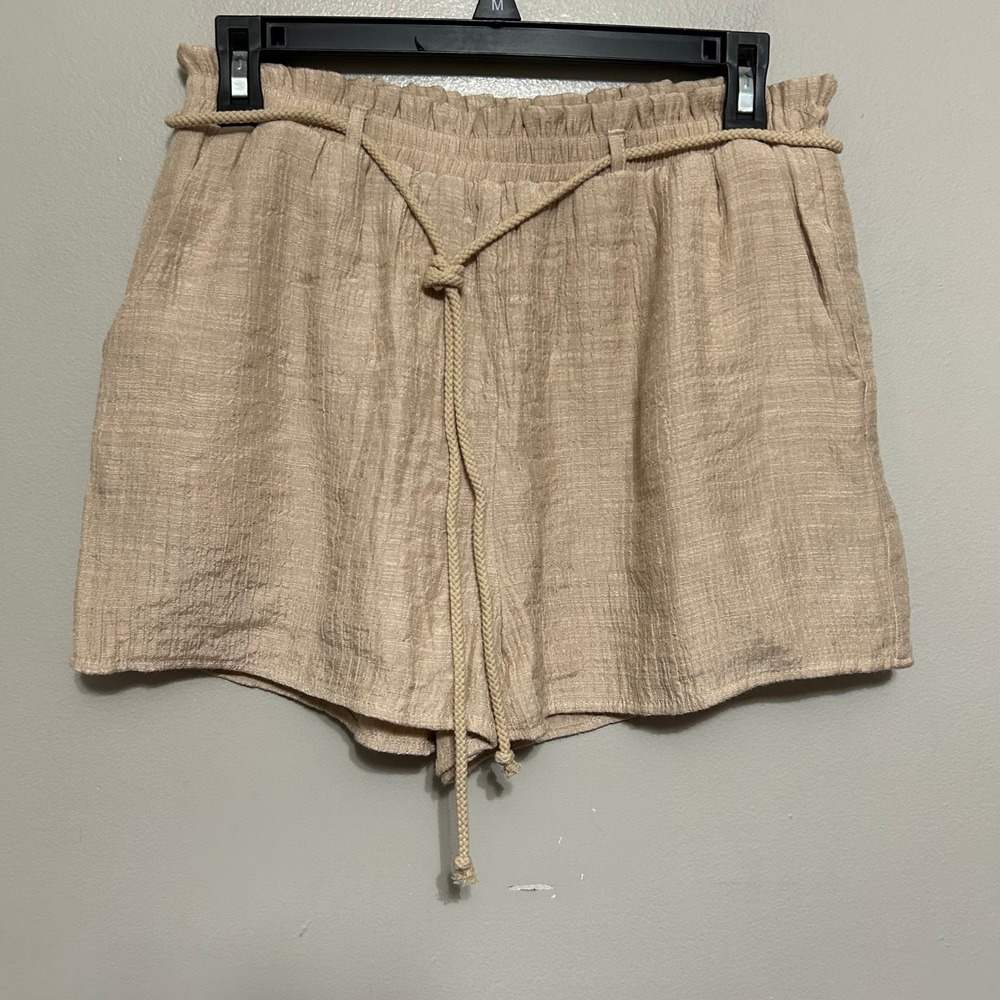 Blu Pepper Women's Shorts M Beige Paperbag Waist Rope Belt Boho Beachy Coastal